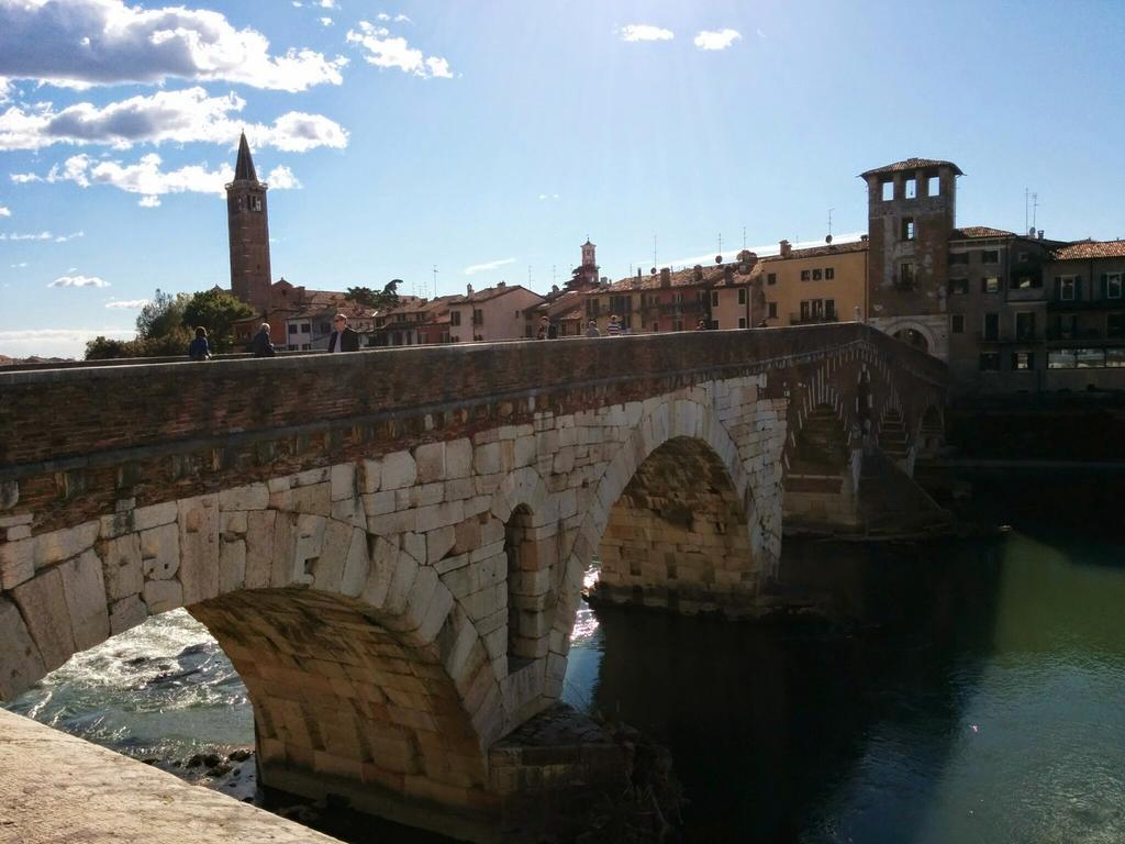 Across The River And Into The Trees Verona Oda fotoğraf