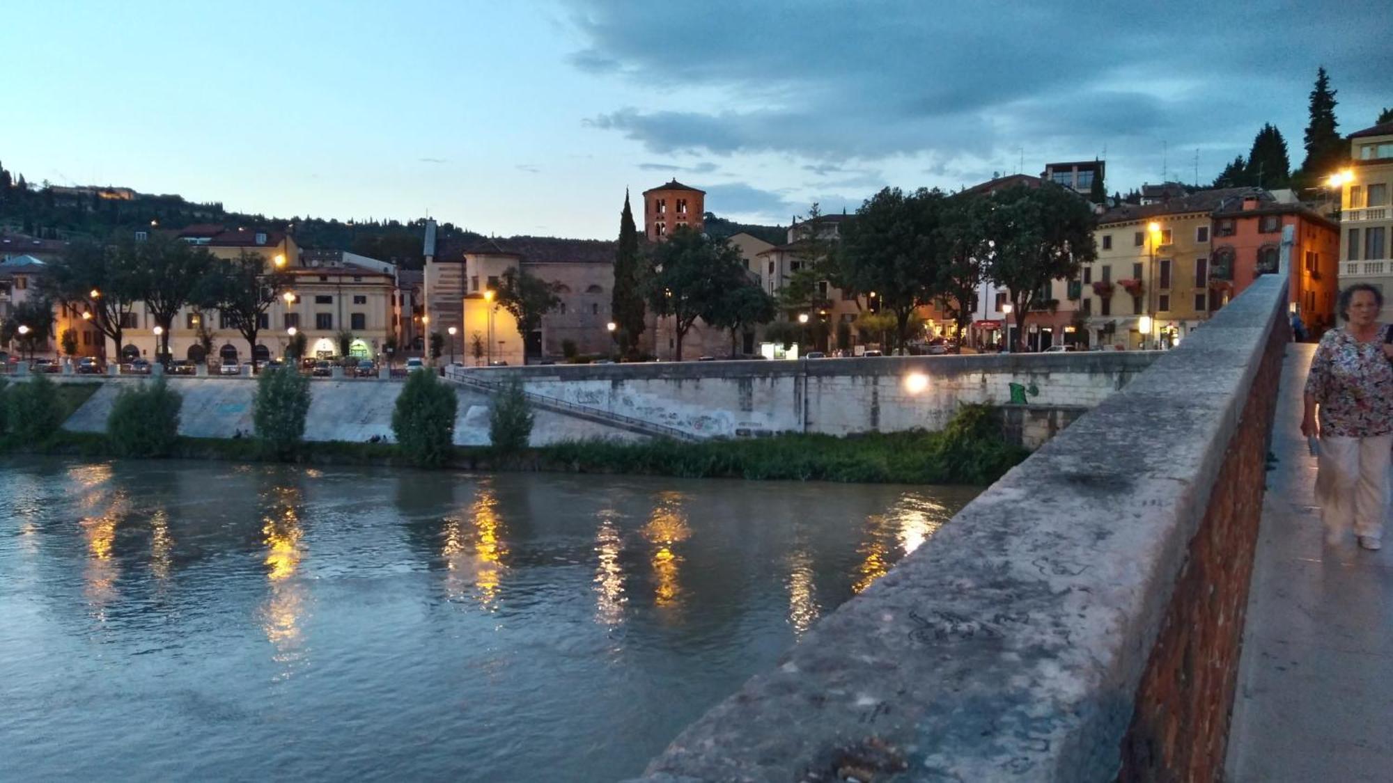Across The River And Into The Trees Verona Dış mekan fotoğraf
