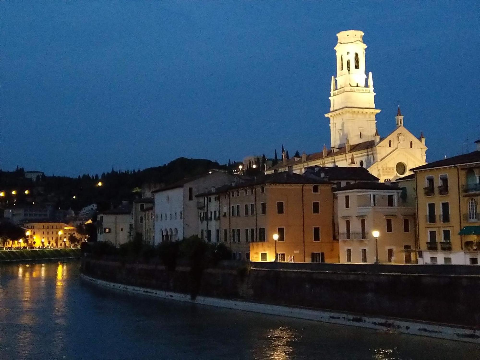 Across The River And Into The Trees Verona Dış mekan fotoğraf