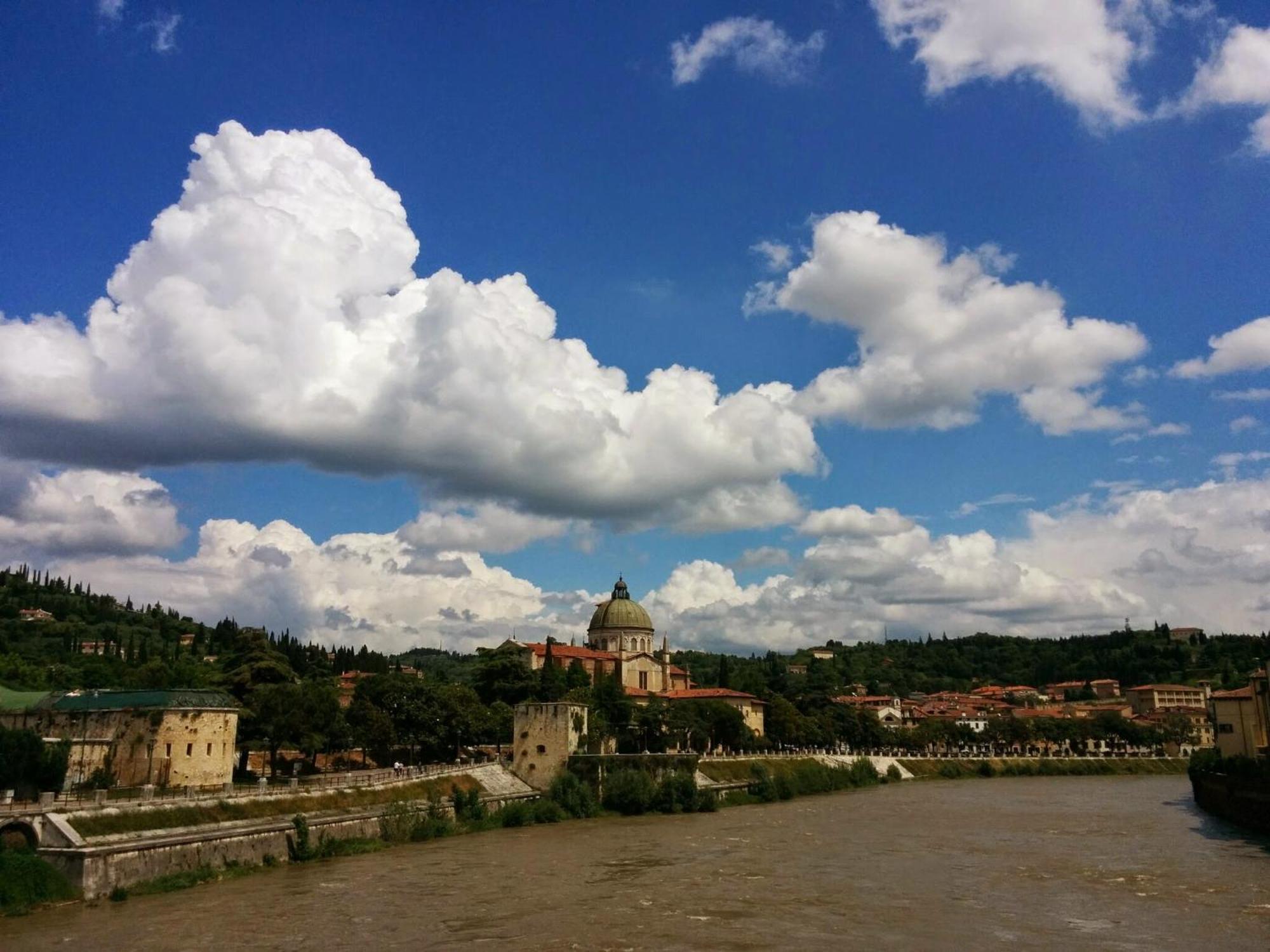 Across The River And Into The Trees Verona Dış mekan fotoğraf